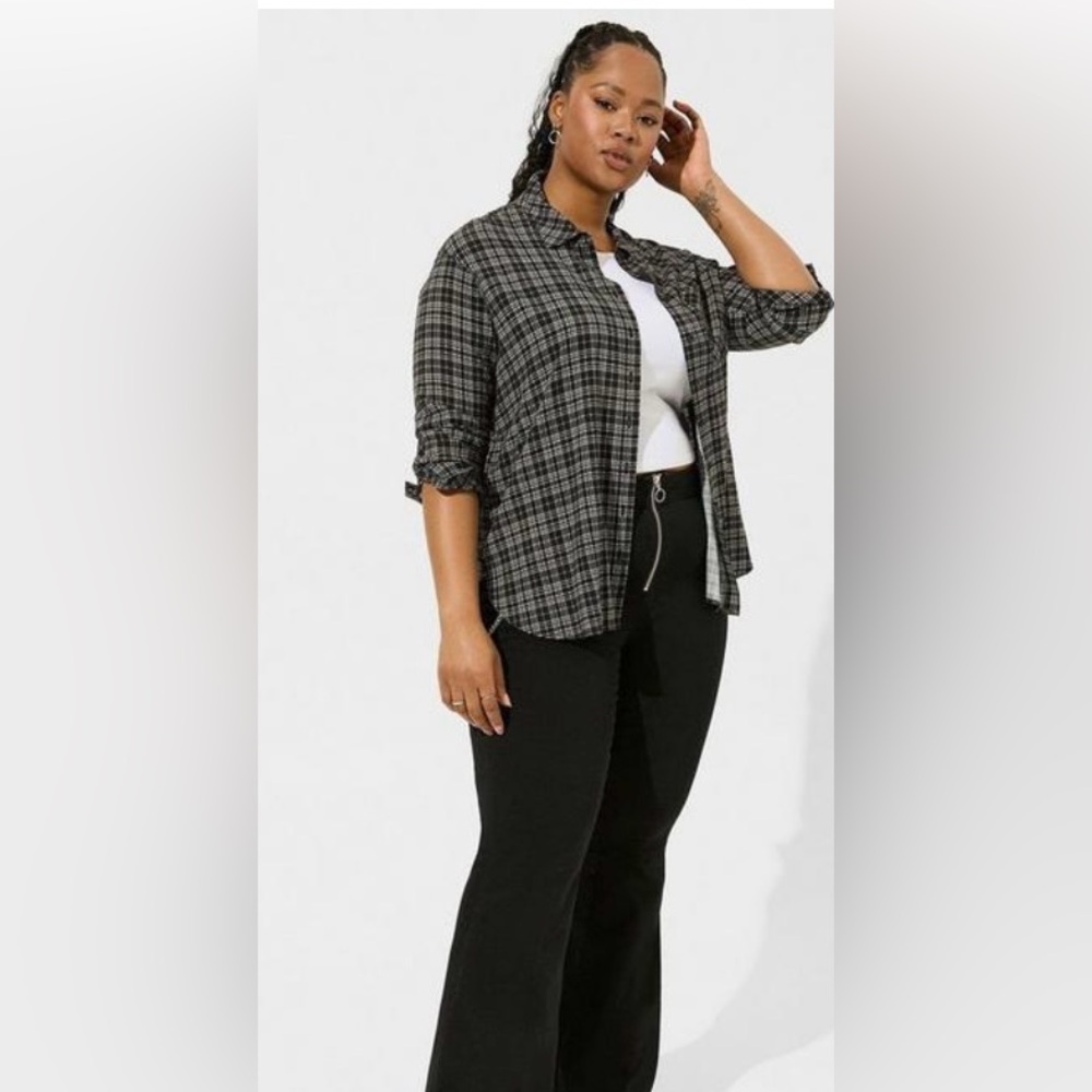 NWT Torrid Black White Rayon Slub Drop Button Front Shirt Size 1